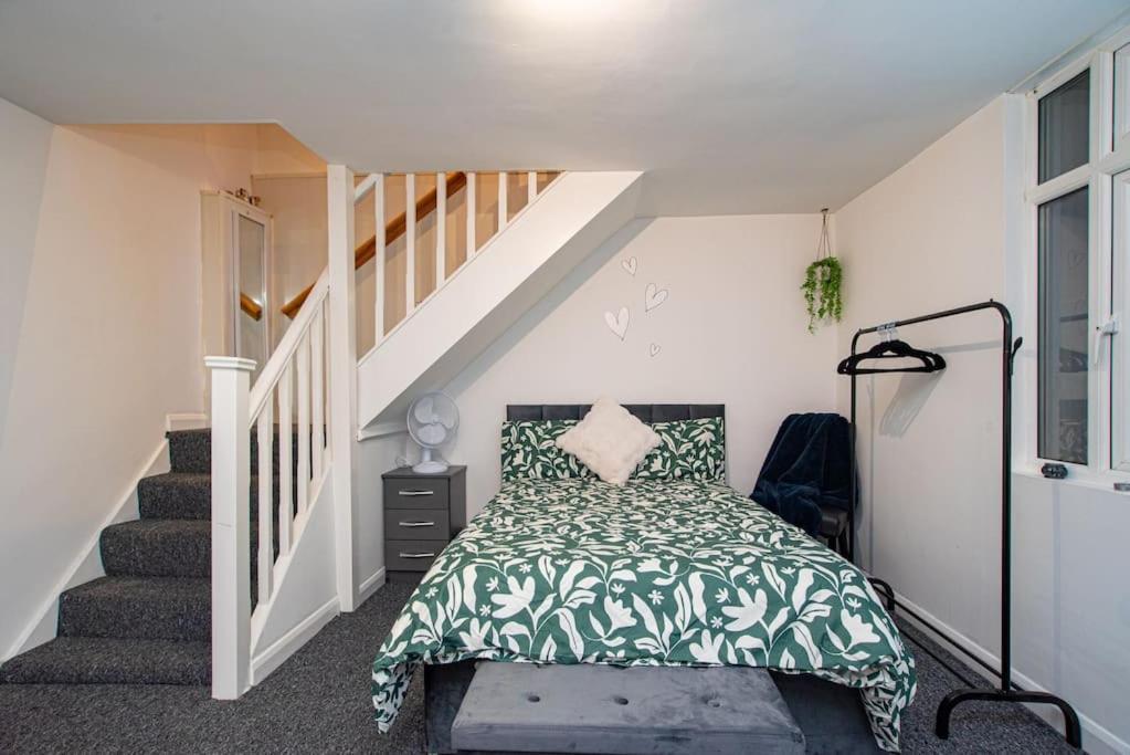 Watford Central Serviced Apartments מראה חיצוני תמונה