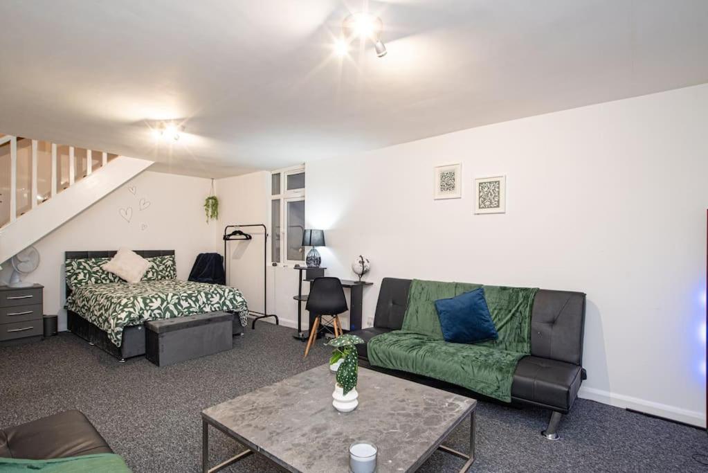 Watford Central Serviced Apartments מראה חיצוני תמונה