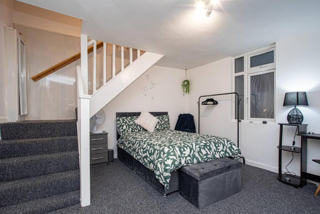Watford Central Serviced Apartments מראה חיצוני תמונה